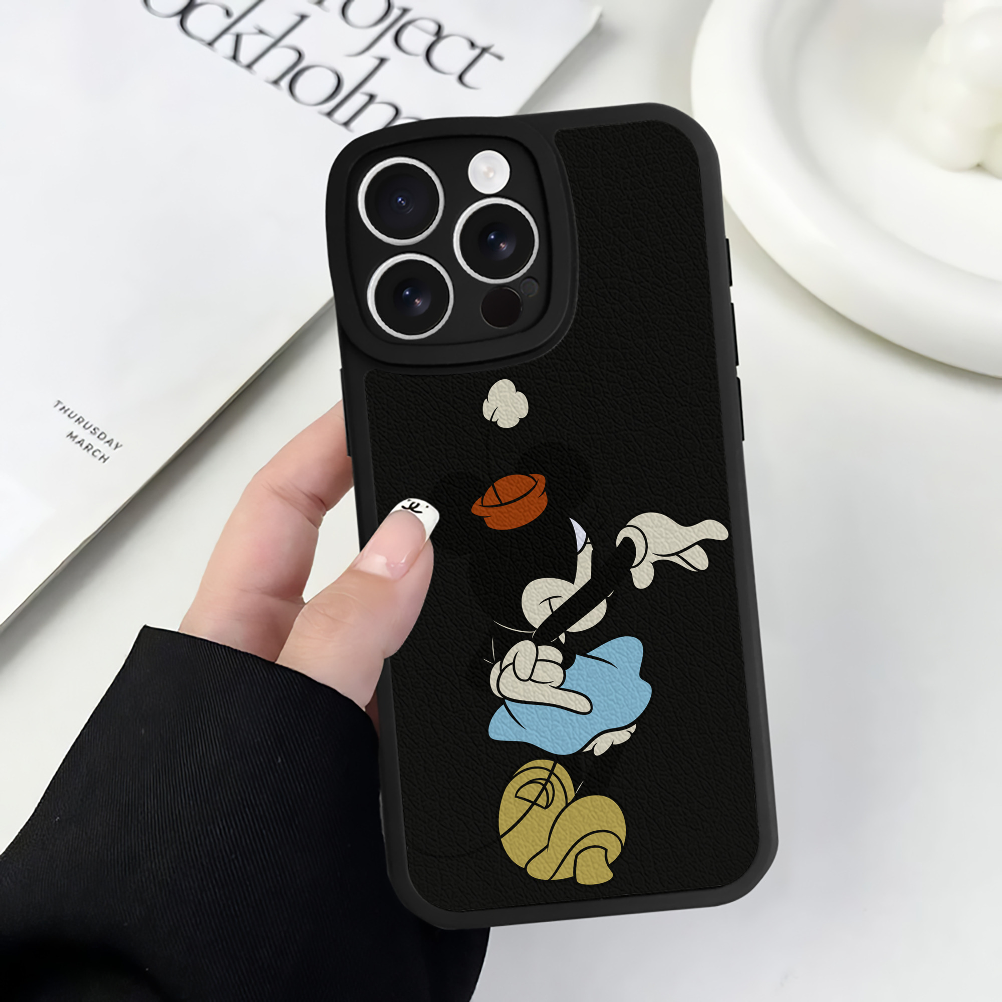 （画像用） ミッキーマウス Mickey Mouse 【iPhone 16シリーズ対応】シリコンスマホケース（レザー調） 材質：シリコン